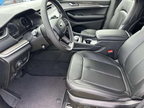 New 2026 Jeep Grand Cherokee L Limited w/ Luxury Tech Group II RWD image 20