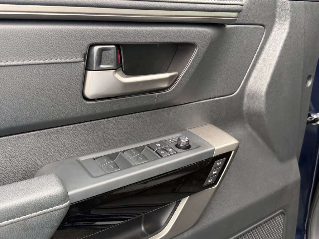 Used 2026 Toyota Tundra Limited AWD/4WD image 15