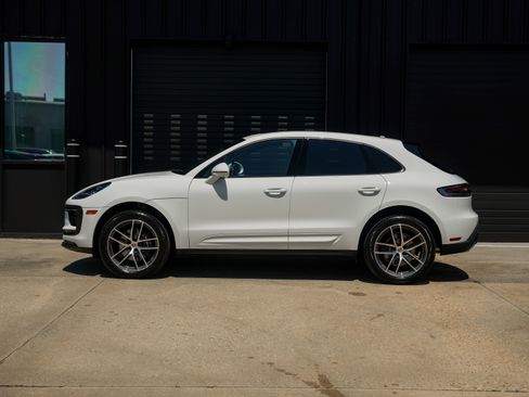 New 2026 Porsche Macan image 2