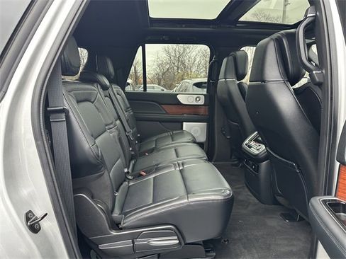 Used 2019 Lincoln Navigator L Reserve image 38