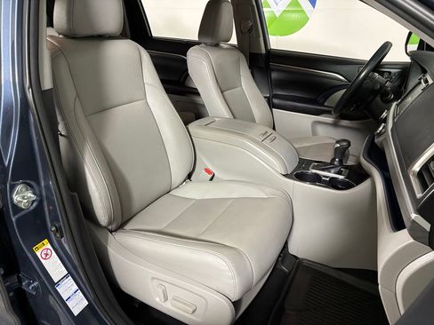 Used 2018 Toyota Highlander AWD V6 image 27