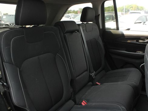Used 2022 Jeep Grand Cherokee Laredo w/ Luxury Tech Group I AWD/4WD image 22