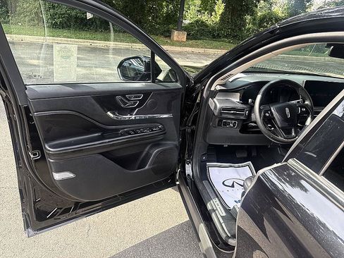 Used 2023 Lincoln Corsair FWD image 9