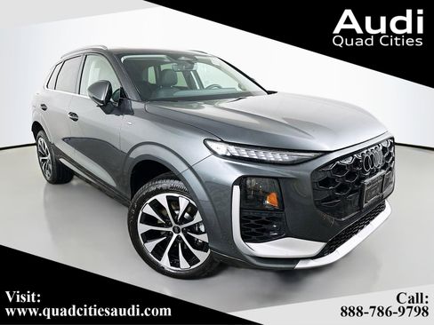 New 2026 Audi Q3 quattro 2.0T AWD/4WD image 1