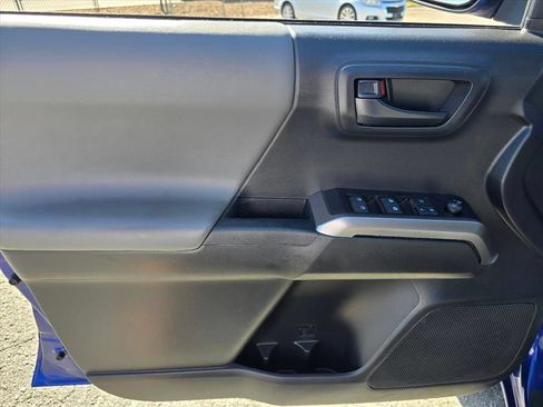 Used 2023 Toyota Tacoma SR5 AWD/4WD image 9