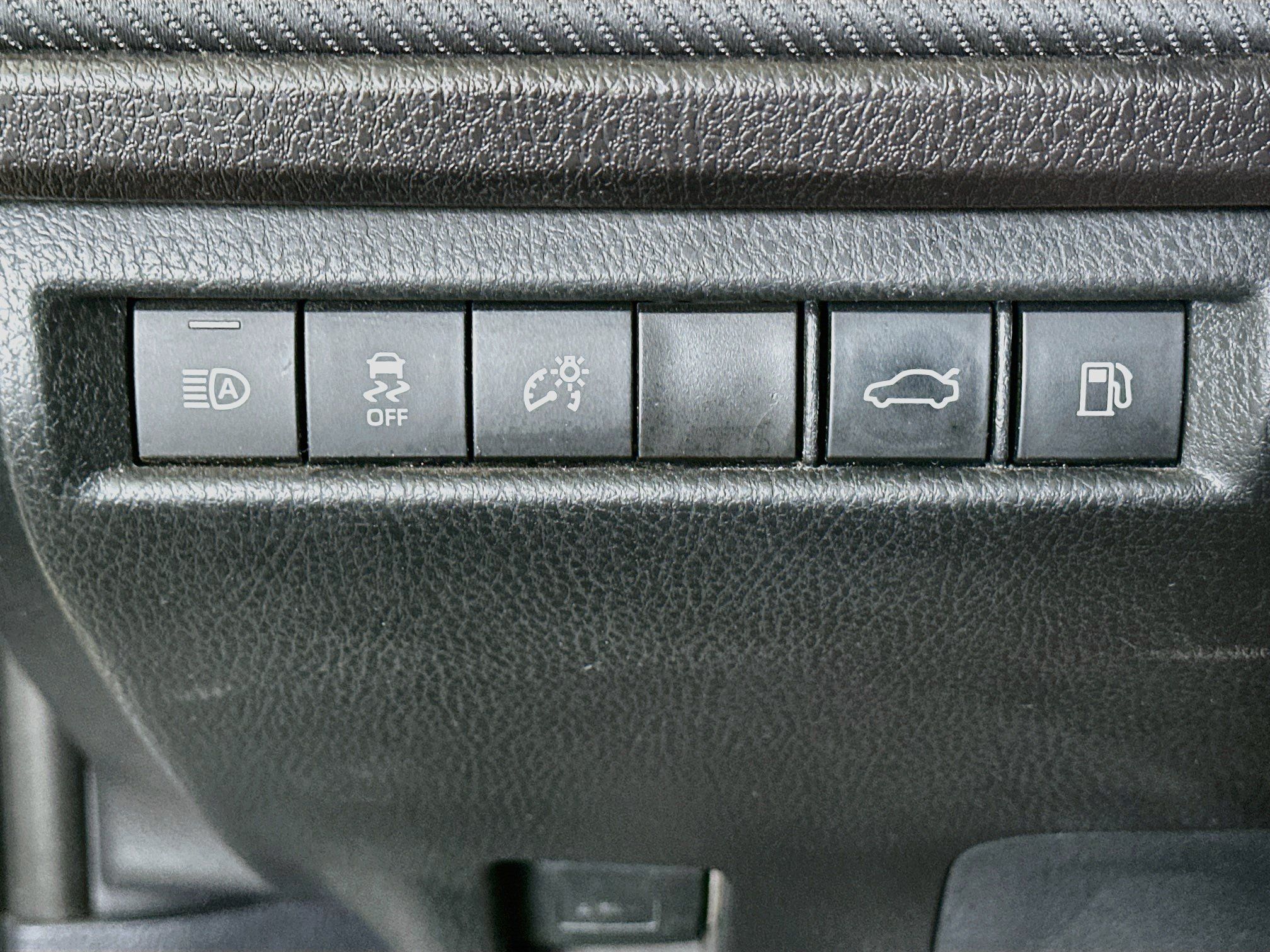 Used 2025 Toyota Camry SE w/ Multimedia Upgrade Package FWD image 17