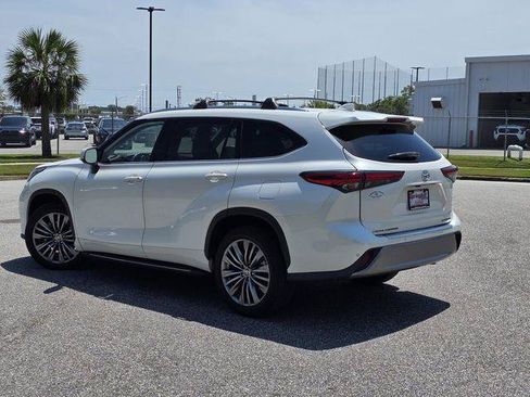 Certified 2021 Toyota Highlander Platinum FWD image 4