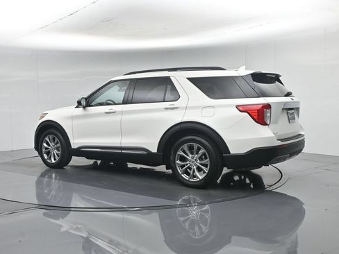 Certified 2021 Ford Explorer XLT w/ Equipment Group 202A RWD image 7