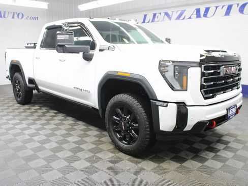 Used 2025 GMC Sierra 2500 AT4 image 3