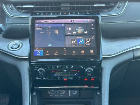 Used 2022 Jeep Grand Cherokee L Limited w/ Luxury Tech Group II image 23