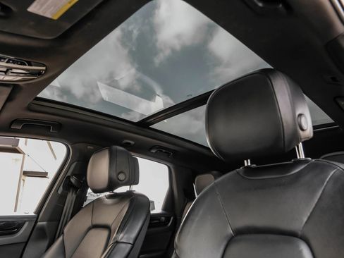 Used 2021 Porsche Cayenne image 25