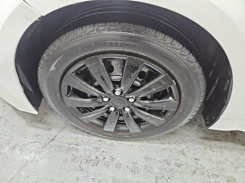 Used 2020 Toyota Corolla LE image 10