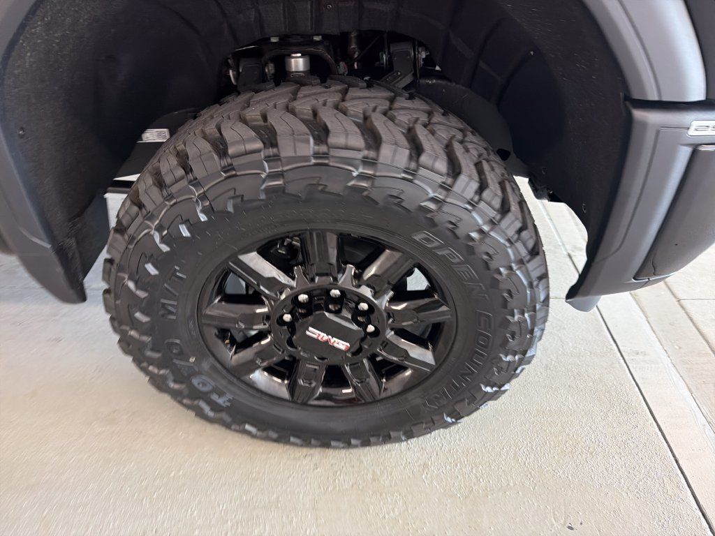 New 2026 GMC Sierra 2500 AT4 w/ Technology Package AWD/4WD image 5