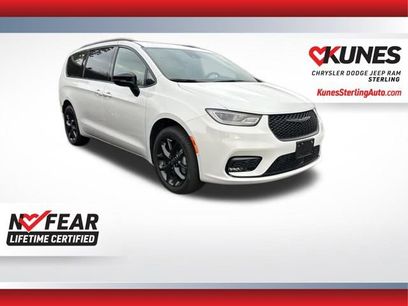 New 2026 Chrysler Pacifica Limited w/ S Appearance Package