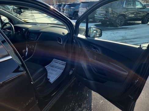 Used 2020 Chevrolet Trax LT w/ LT Convenience Package image 29