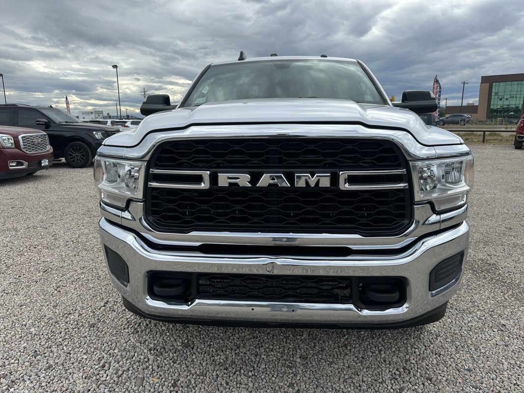 Used 2022 RAM 3500 Tradesman w/ Chrome Appearance Group AWD/4WD image 3