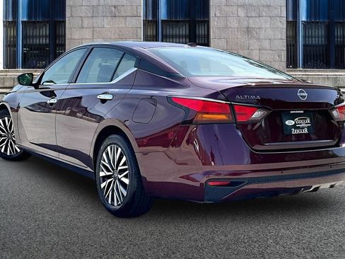 Used 2024 Nissan Altima 2.5 SV FWD image 10