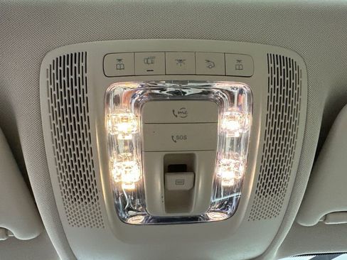 Used 2023 Mercedes-Benz GLB 250 4MATIC w/ Premium Package image 33