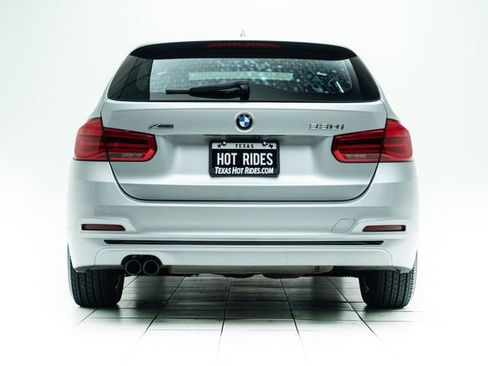 Used 2018 BMW 330i xDrive Wagon AWD/4WD image 16