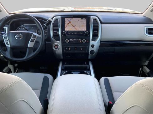 Used 2020 Nissan Titan SV w/ SV Convenience Package RWD image 16