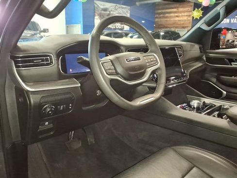 Certified 2024 Jeep Wagoneer L Series III w/ Flexible Seating Group AWD/4WD image 11