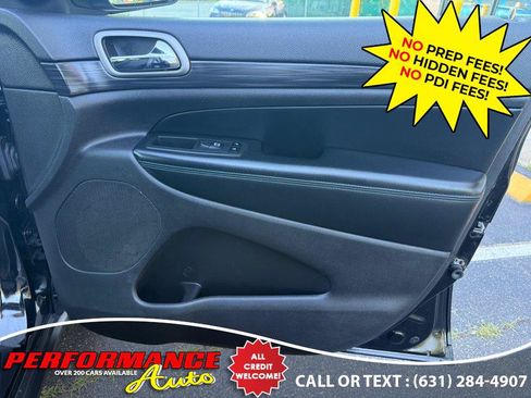 Used 2019 Jeep Grand Cherokee Laredo AWD/4WD image 27