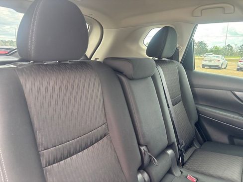 Used 2019 Nissan Rogue SV image 27