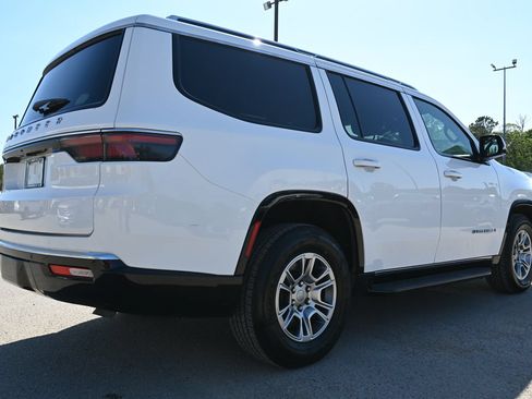 Used 2024 Jeep Wagoneer 4WD image 3