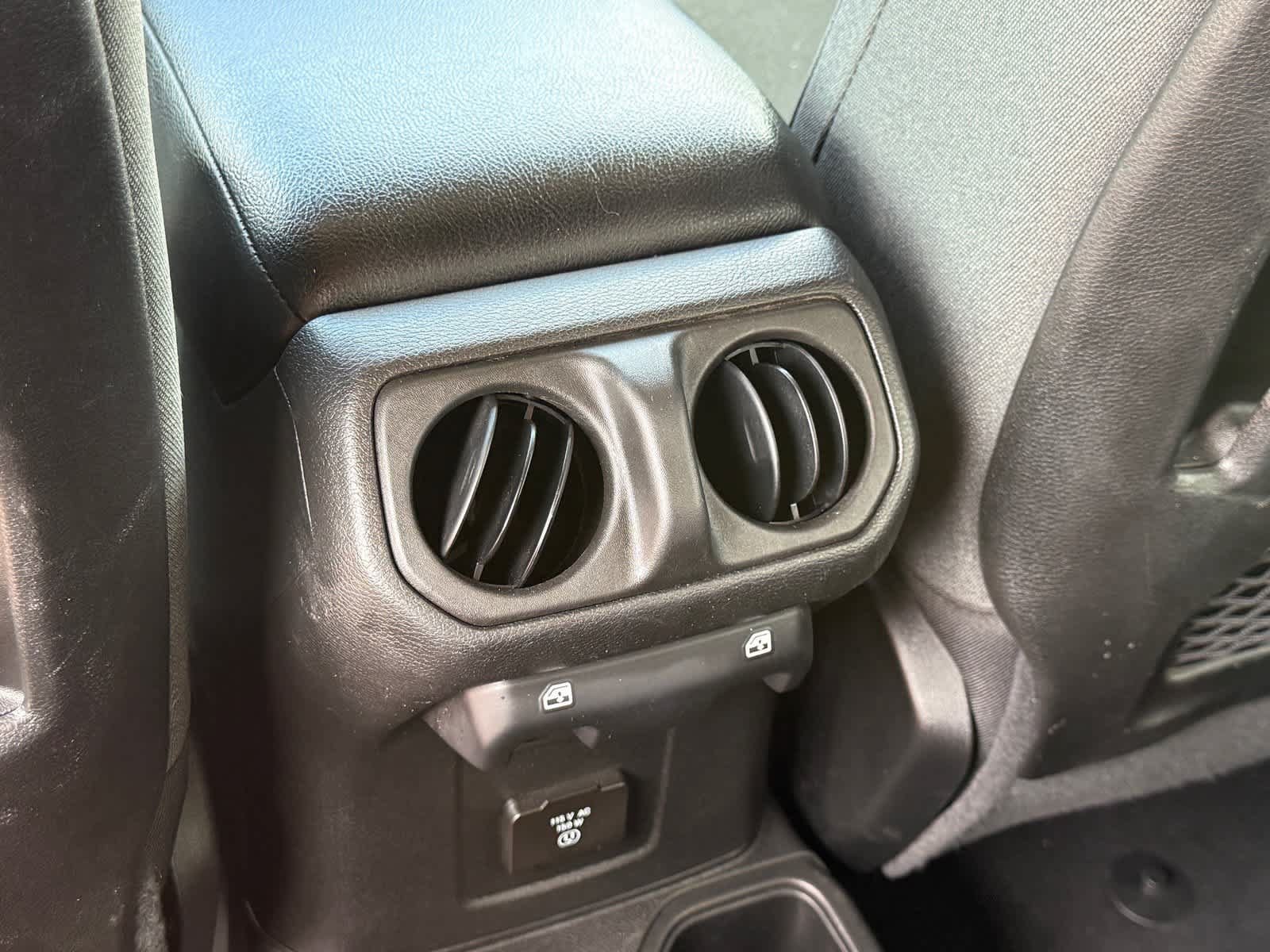 Used 2024 Jeep Wrangler Unlimited Rubicon AWD/4WD image 28
