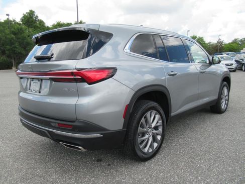 Used 2025 Buick Enclave Preferred w/ Power Package FWD image 7