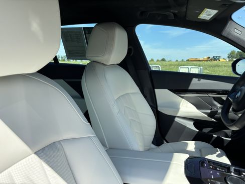 Certified 2025 BMW 530i xDrive w/ Premium Package image 35