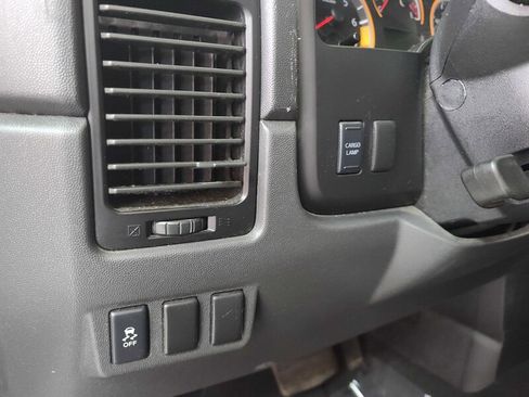 Used 2015 Nissan Titan SV image 19