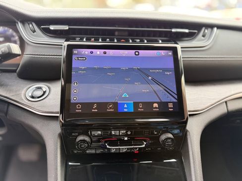 Used 2022 Jeep Grand Cherokee Limited image 7