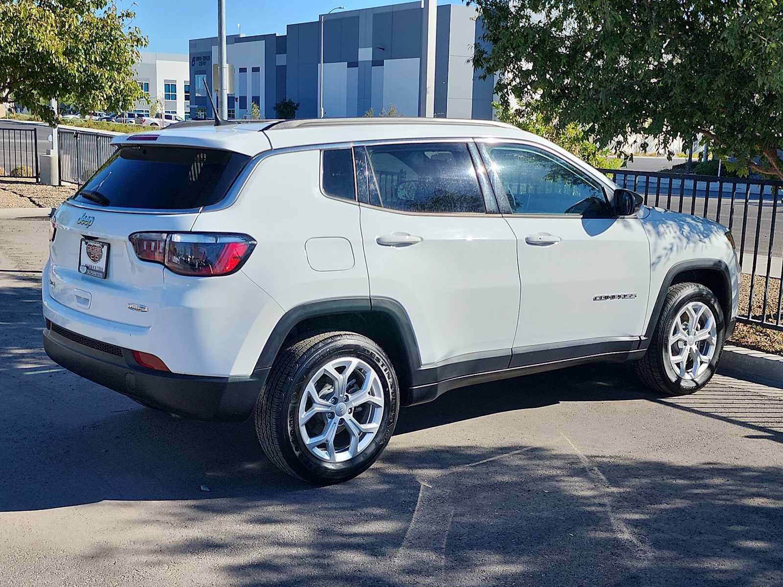 Used 2024 Jeep Compass Latitude AWD/4WD image 8