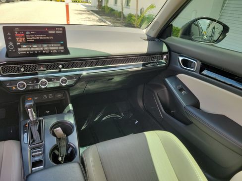 Used 2022 Honda Civic Touring image 22