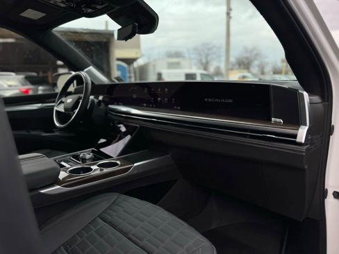 Used 2025 Cadillac Escalade ESV Sport Platinum w/ LPO, Floor Liner Package image 41