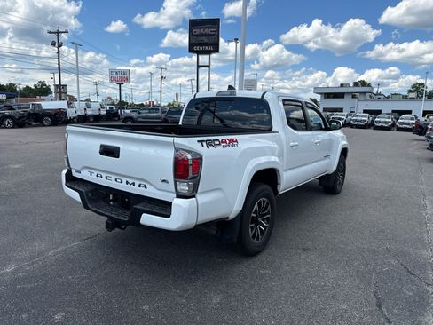 Used 2022 Toyota Tacoma TRD Sport AWD/4WD image 5