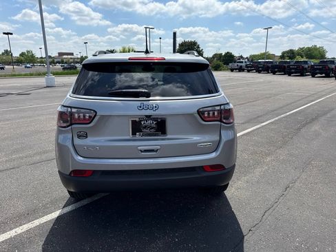 Used 2023 Jeep Compass Latitude AWD/4WD image 4