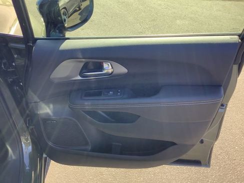 New 2027 Chrysler Pacifica Limited w/ Family Tech Group FWD image 40