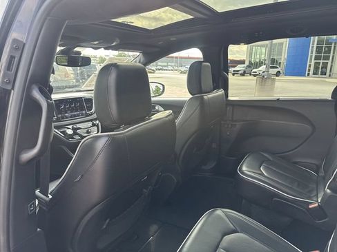 Used 2025 Chrysler Pacifica Limited FWD image 26