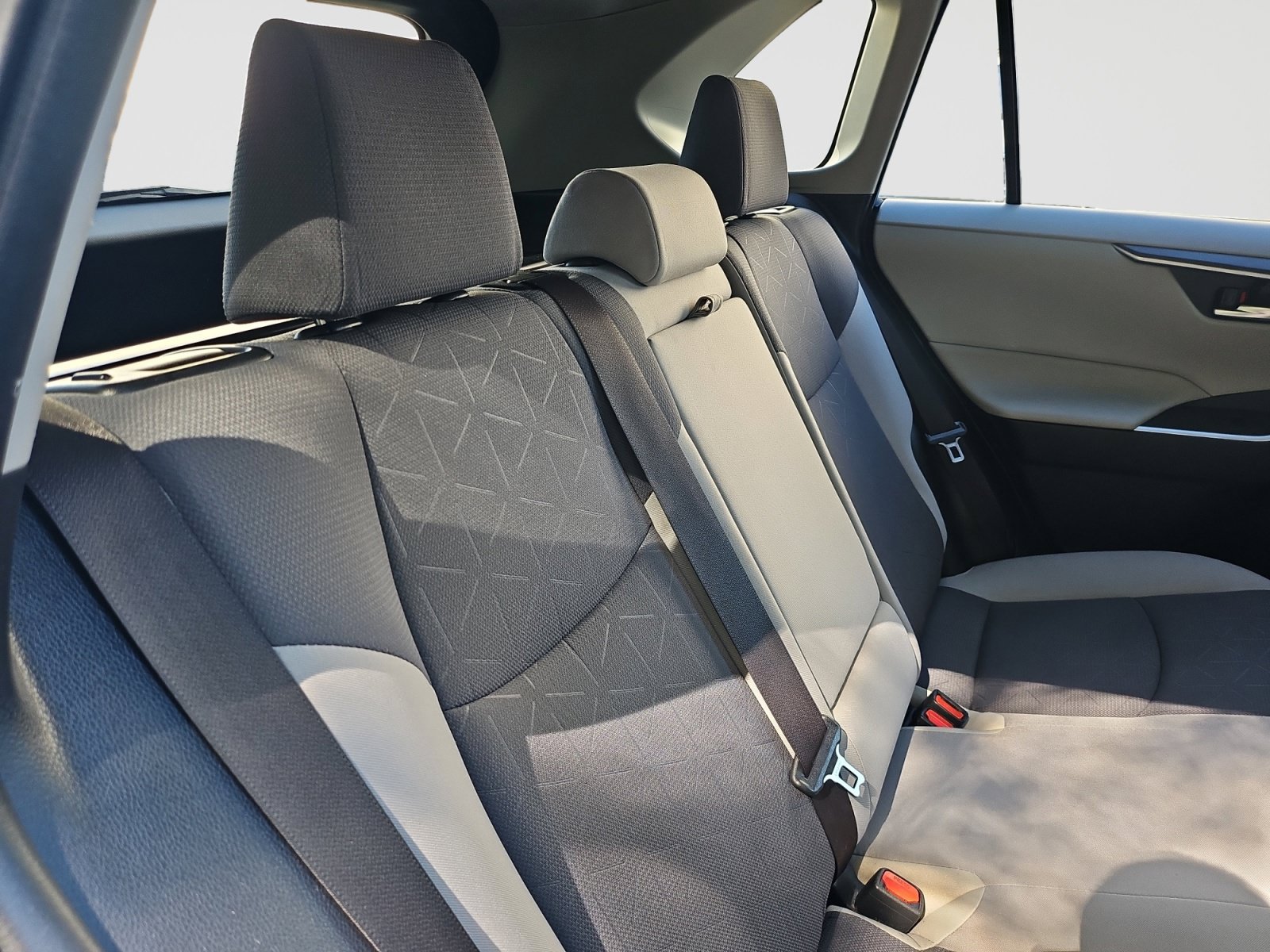 Used 2019 Toyota RAV4 XLE w/ Convenience Package FWD image 43