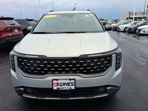 Used 2025 Kia Carnival SX FWD image 5