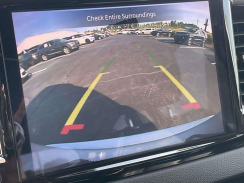 Used 2024 Chrysler Pacifica Touring-L FWD image 27