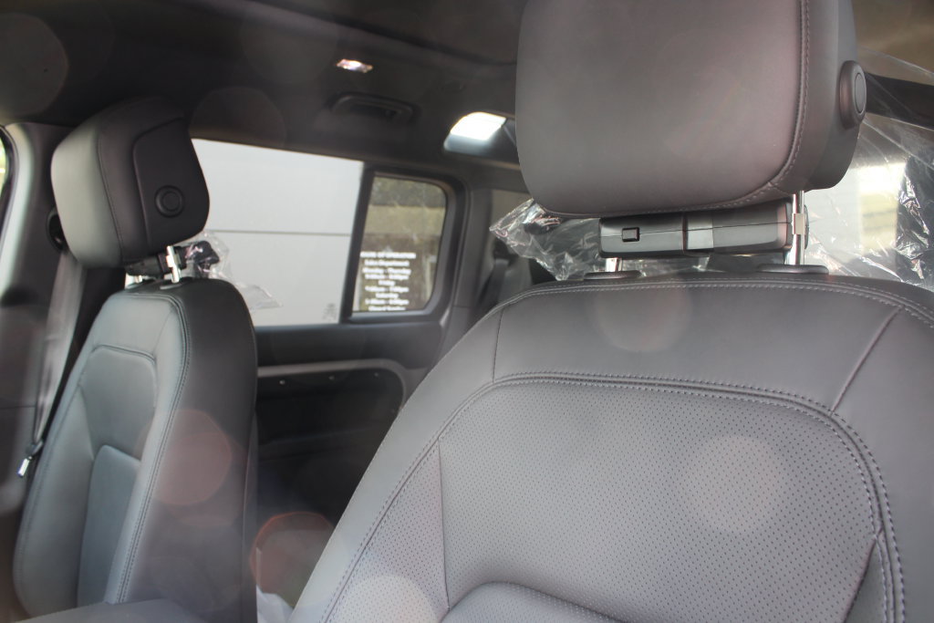 New 2026 Land Rover Defender 110 S AWD/4WD image 7
