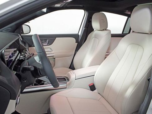 Certified 2025 Mercedes-Benz GLA 250 4MATIC image 13