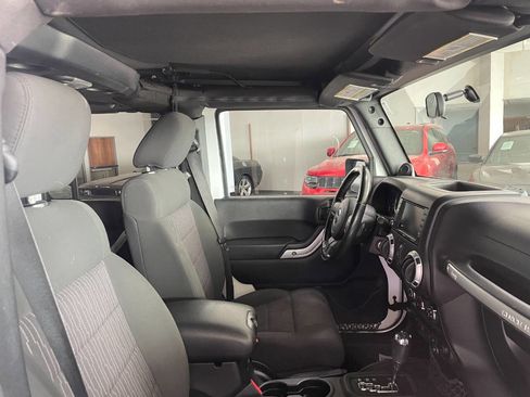 Used 2012 Jeep Wrangler Unlimited Sahara w/ Connectivity Group image 27