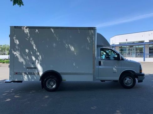 Used 2024 Chevrolet Express 3500 w/ Power Convenience Package RWD image 6