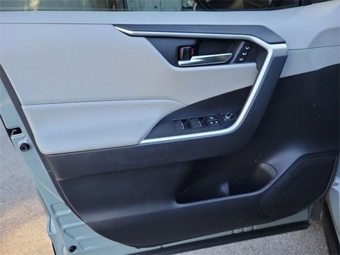 Used 2019 Toyota RAV4 XLE Premium image 12