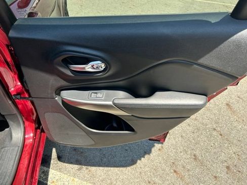 Used 2019 Jeep Cherokee High Altitude AWD/4WD image 44