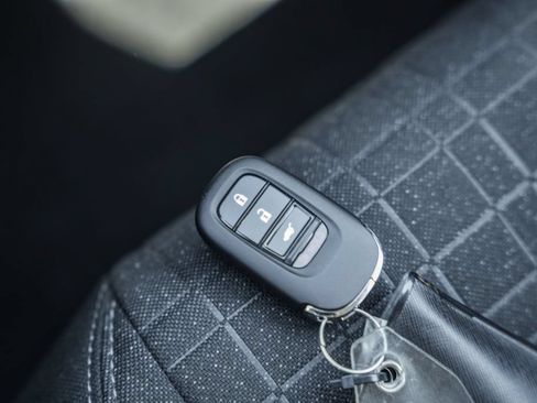 Used 2025 Honda HR-V LX image 37
